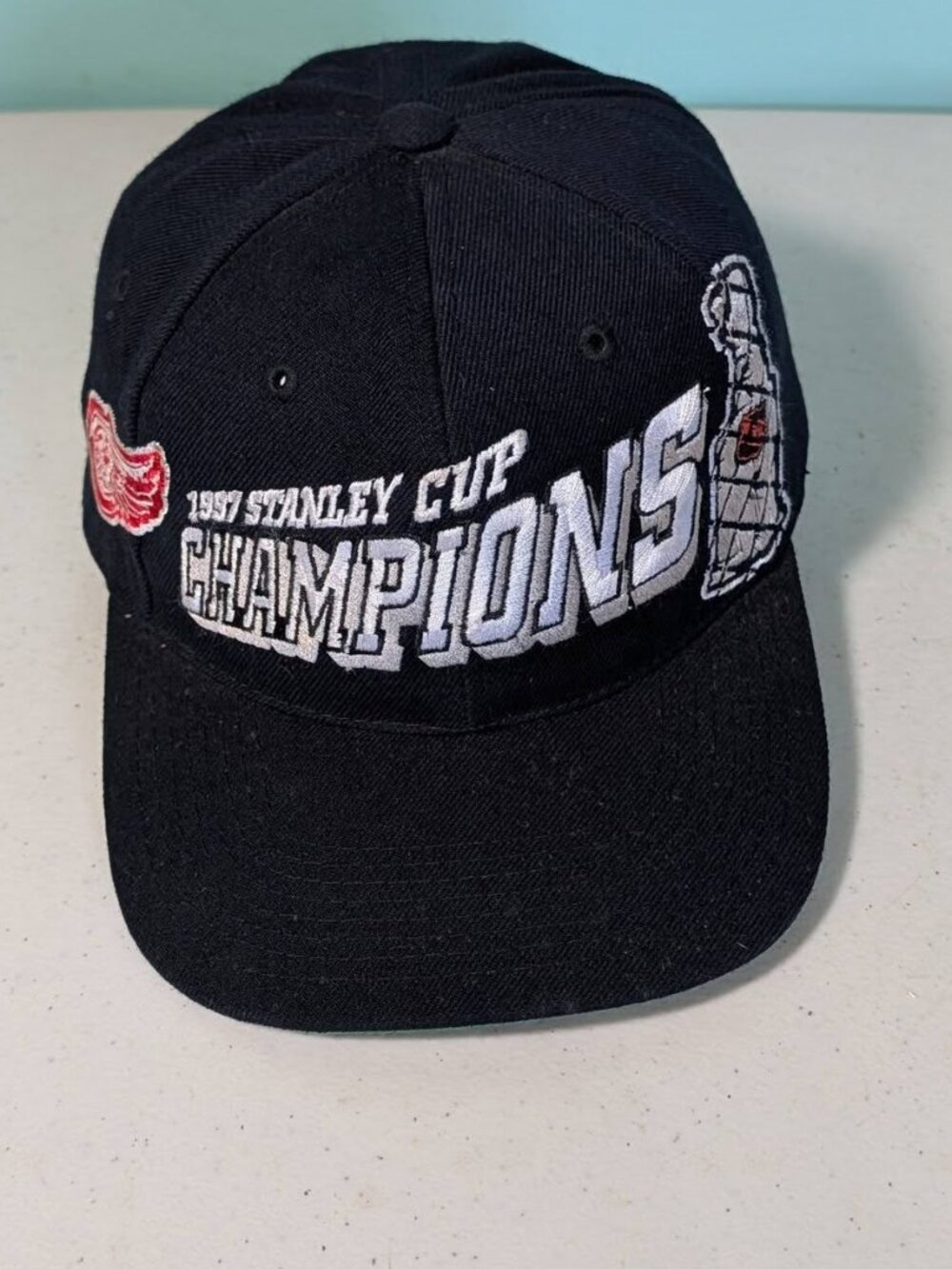 1997 Detroit Red Wings Stanley Cup Champions Black Snapback Hat Vintage